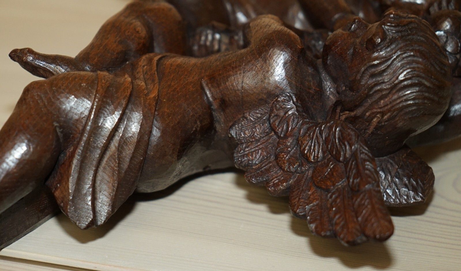 photo vintage Important 17th Century Circa 1680 Oak Carved Surmount Of Cherub Angels &Amp; Flowers