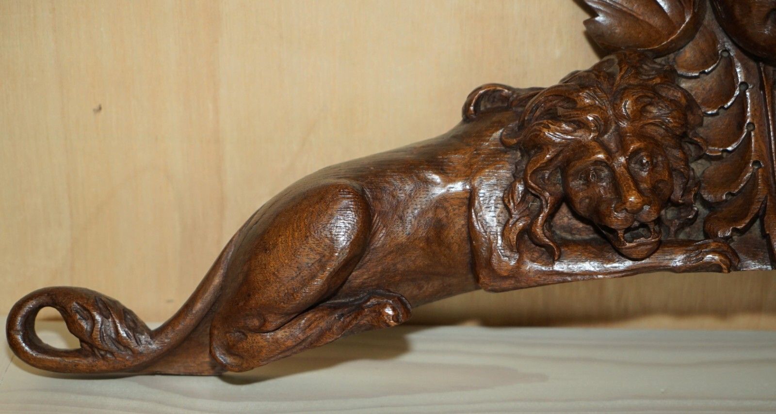 Important 18th Century Circa 1720 Oak Carved Surmount Of Regal Lions &Amp; A Putti photo buy