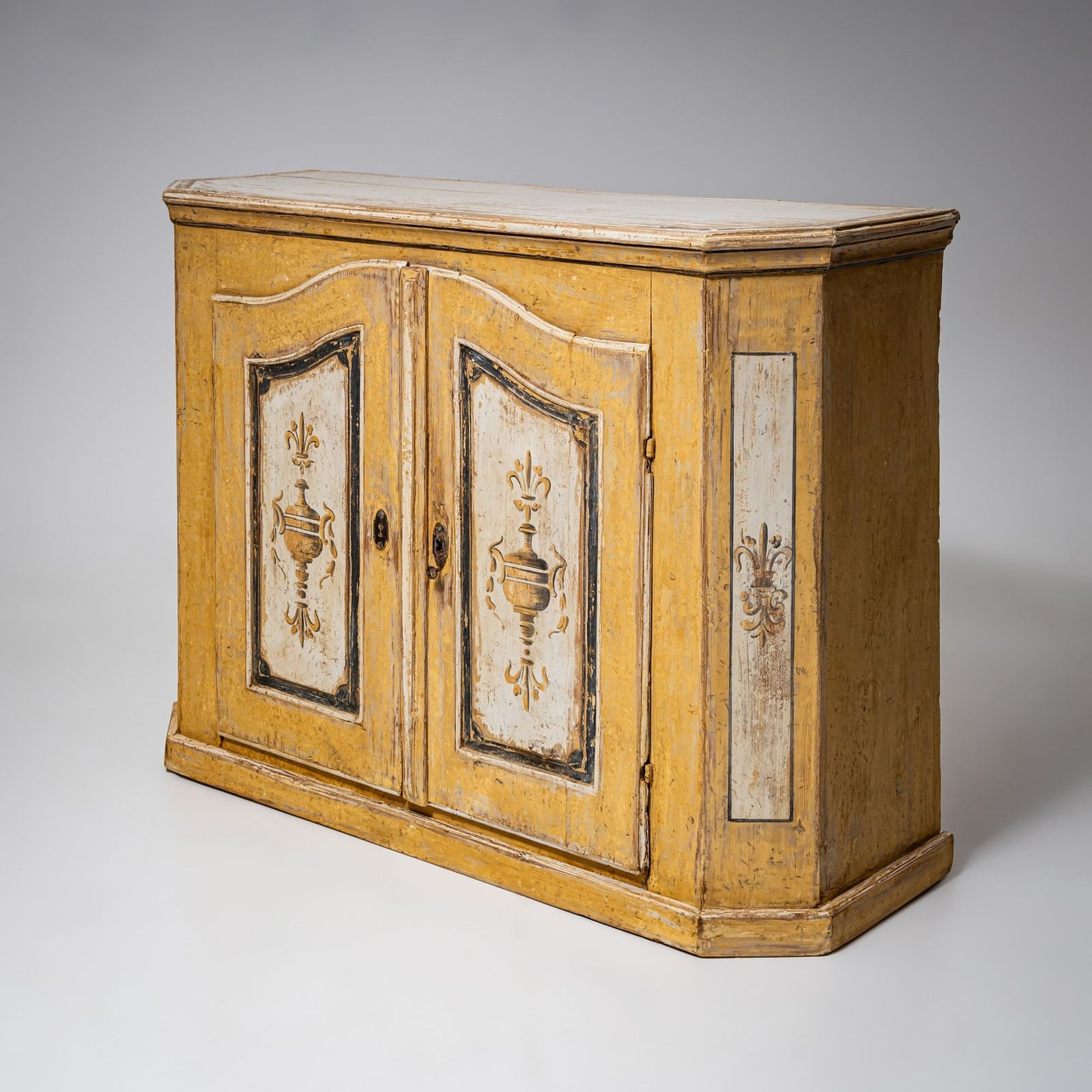 Geel Barok Dressoir, 18e Eeuw photo for sale
