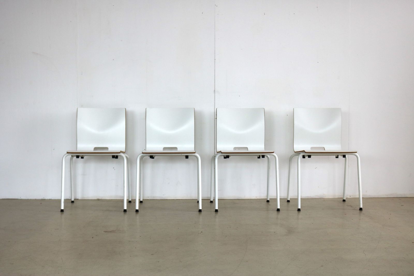 Set Van 4 Industriële Stapelstoelen photo furniture