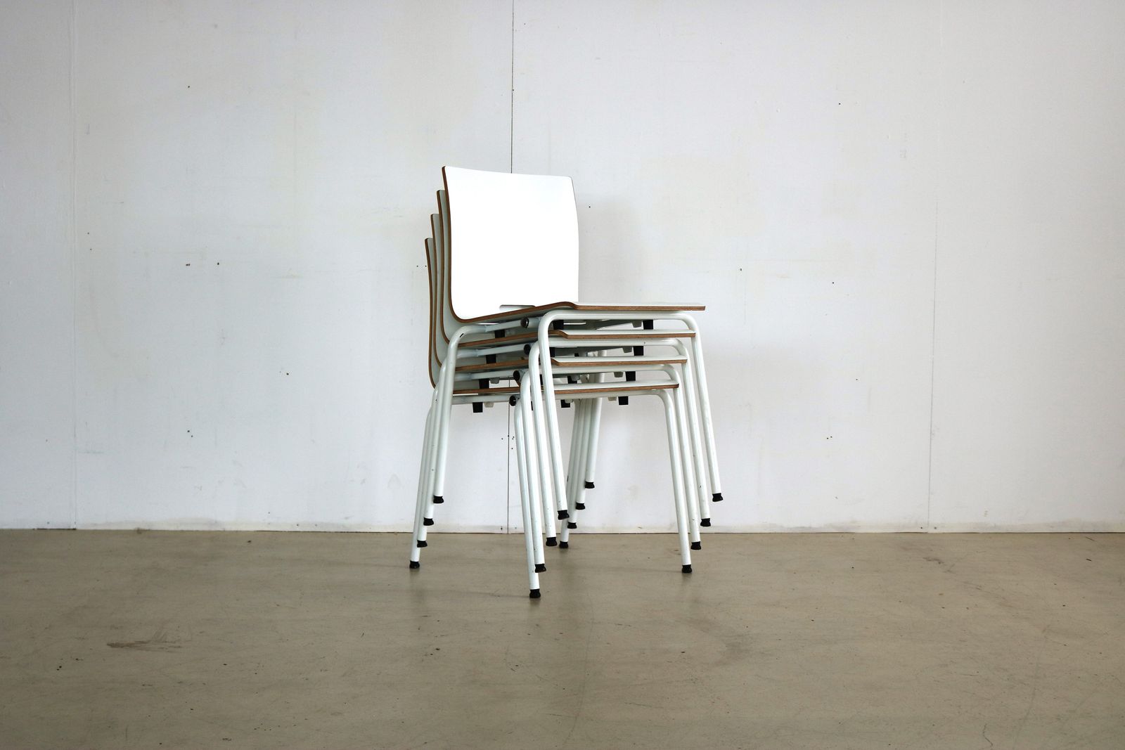 photo vinterior Set Van 4 Industriële Stapelstoelen