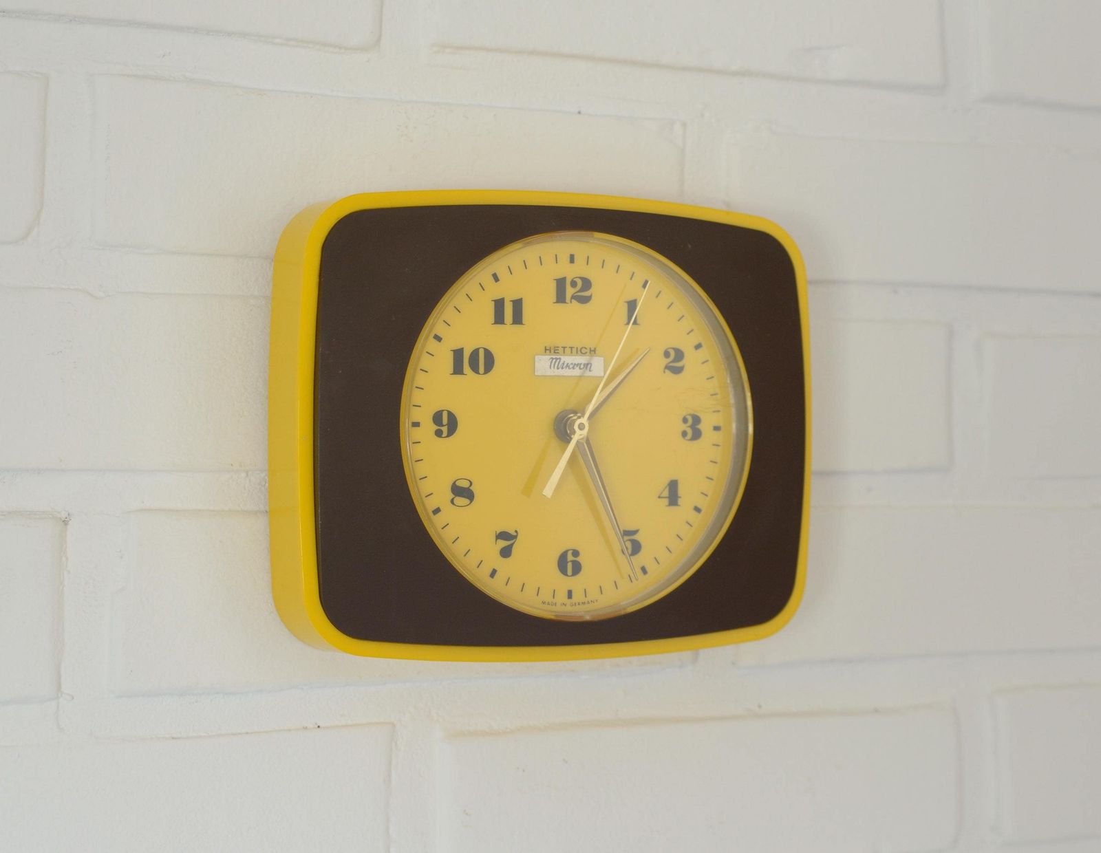 Vintage Wall Clock / Space Age / Retro Home Decor / Yellow And Brown Plastic / Hettich Germany 1970's / Mid Century Modern / Working Clock photo Home Decor