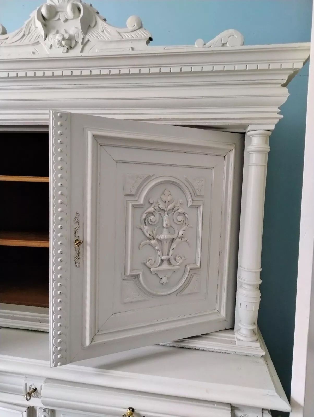 Late 17th Century/Early18th Century French Antique Dresser/Buffet Aux Deux Corps photo vinterior