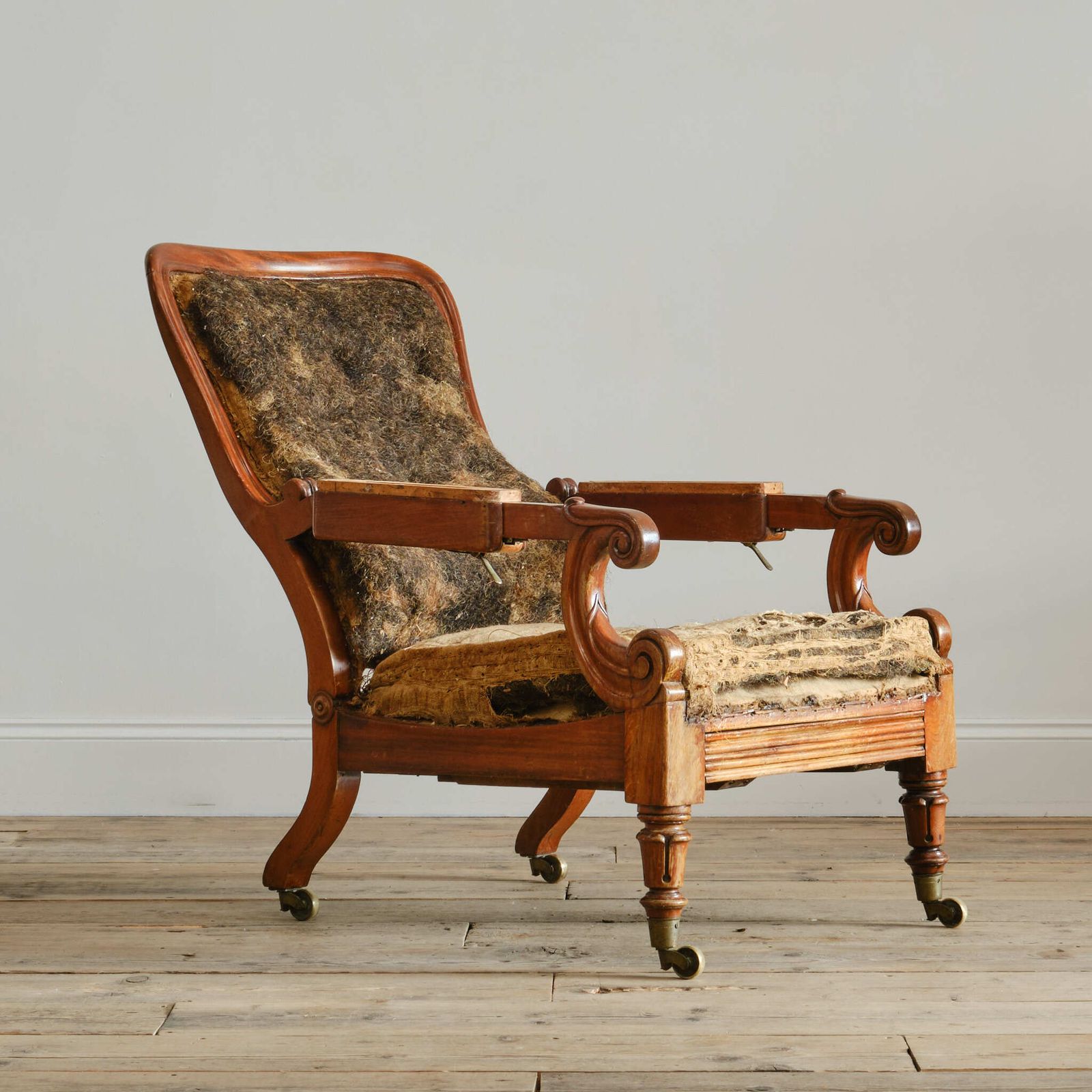 photo vinterior William IV Mahogany Reclining Armchair.