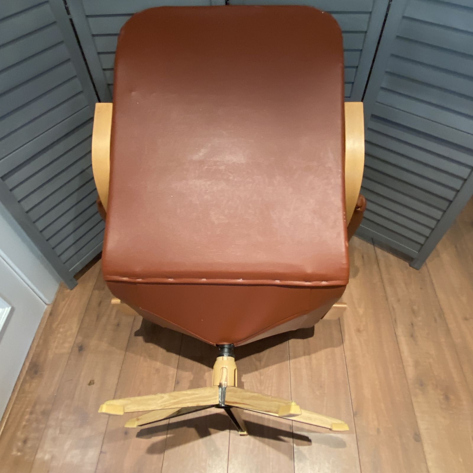Mcm Vintage Homa 70s Brown Swivel Lounge Chair Leather Tufted Bentwood Arms photo vinterior