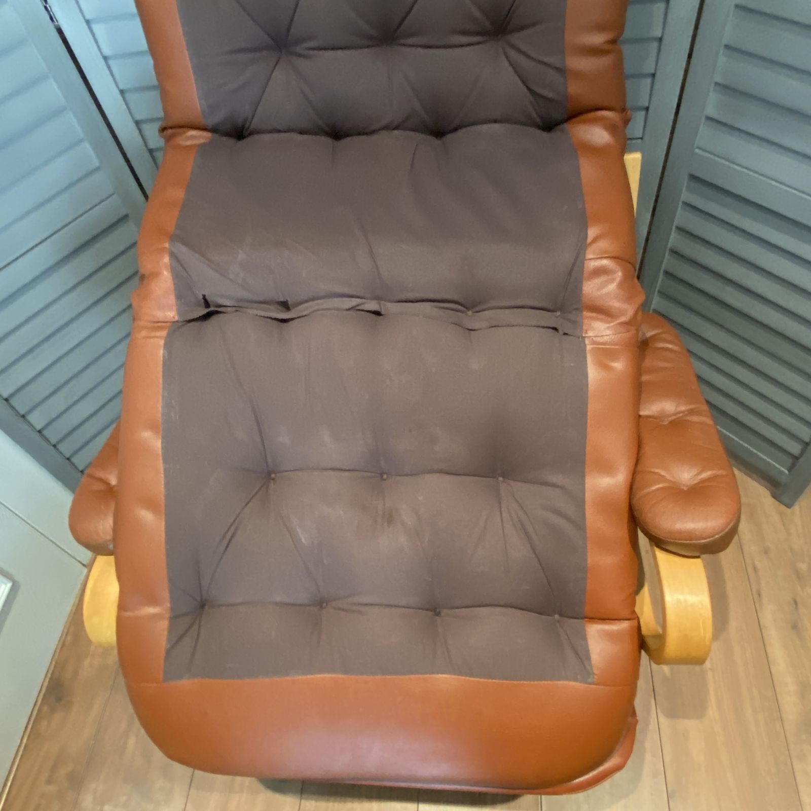 photo vintage Mcm Vintage Homa 70s Brown Swivel Lounge Chair Leather Tufted Bentwood Arms