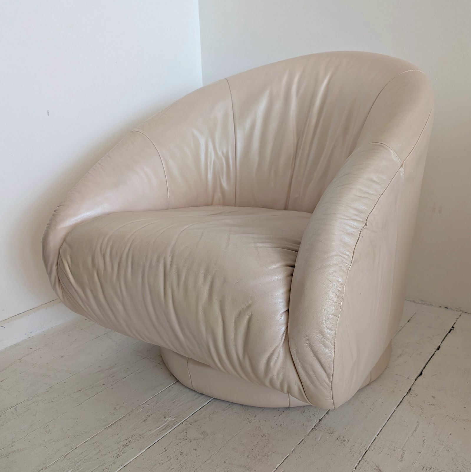 Vintage Post Modern Pale Blush Pink Pearlised Leather Swivel Lounge Chair By Natuzzi Italy 1980s  Two Available