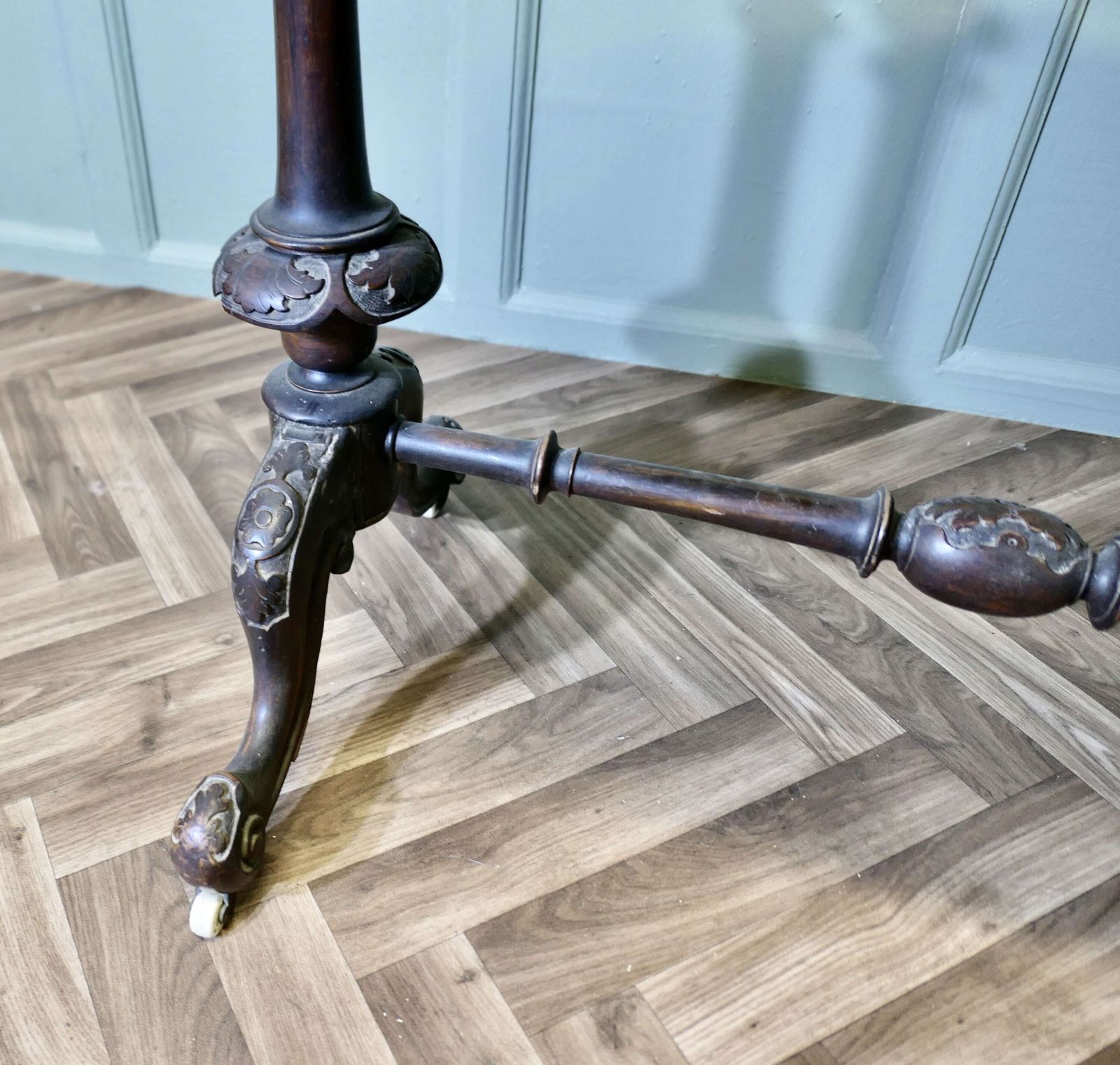 Victorian Oval Walnut Centre Or Hall Table photo Furniture