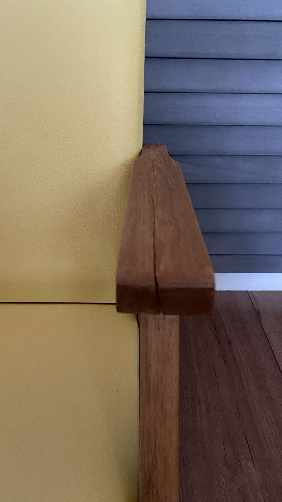 photo vinterior Vintage Mcm Danish Style Childs Chair Small Wooden Frame Yellow Vinyl