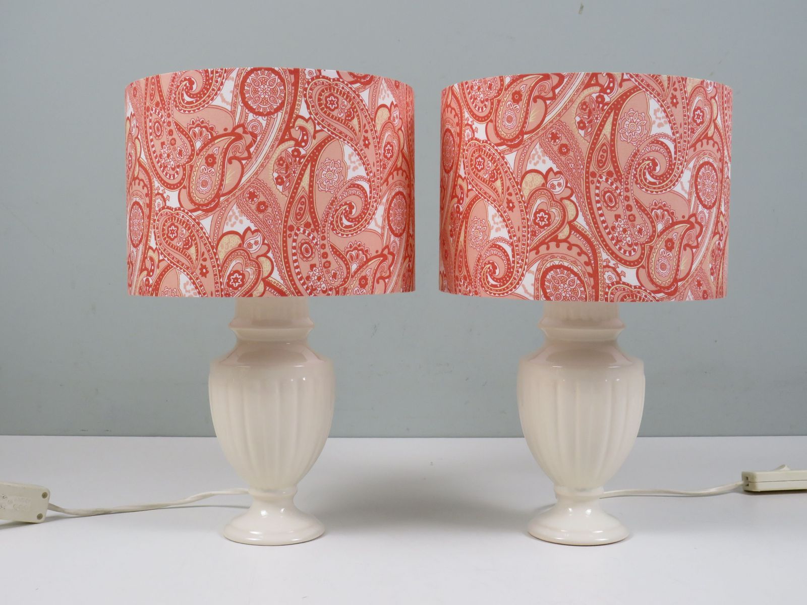 180.0 Set Of 2 Vintage Ceramic Bedside Lamps With Lampshades With Paisley Motif. photo