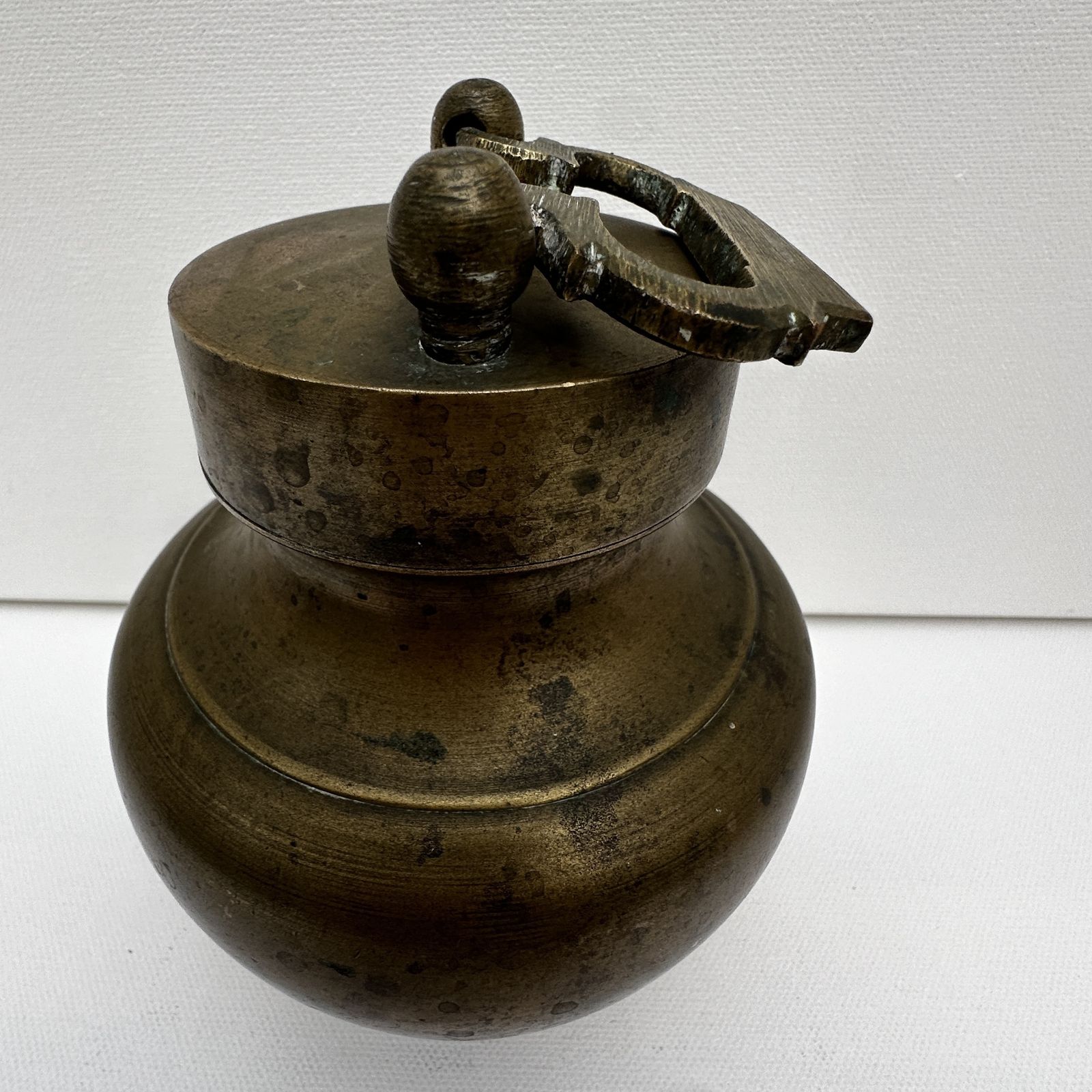 Antique Religious Brass Copper Holy Water Hinduism Shadu Kamandal Ganga Jal Pot photo furniture