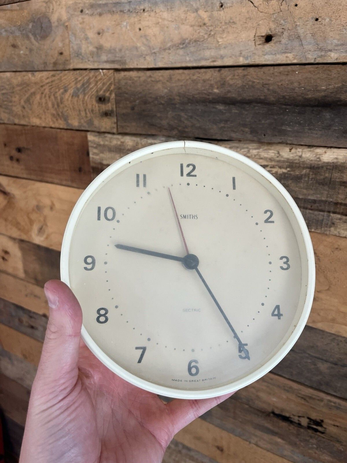 photo vintage Mid Century 50s Yellow Smiths Sectric Wall Clock Kitchen Office Prop Not Working