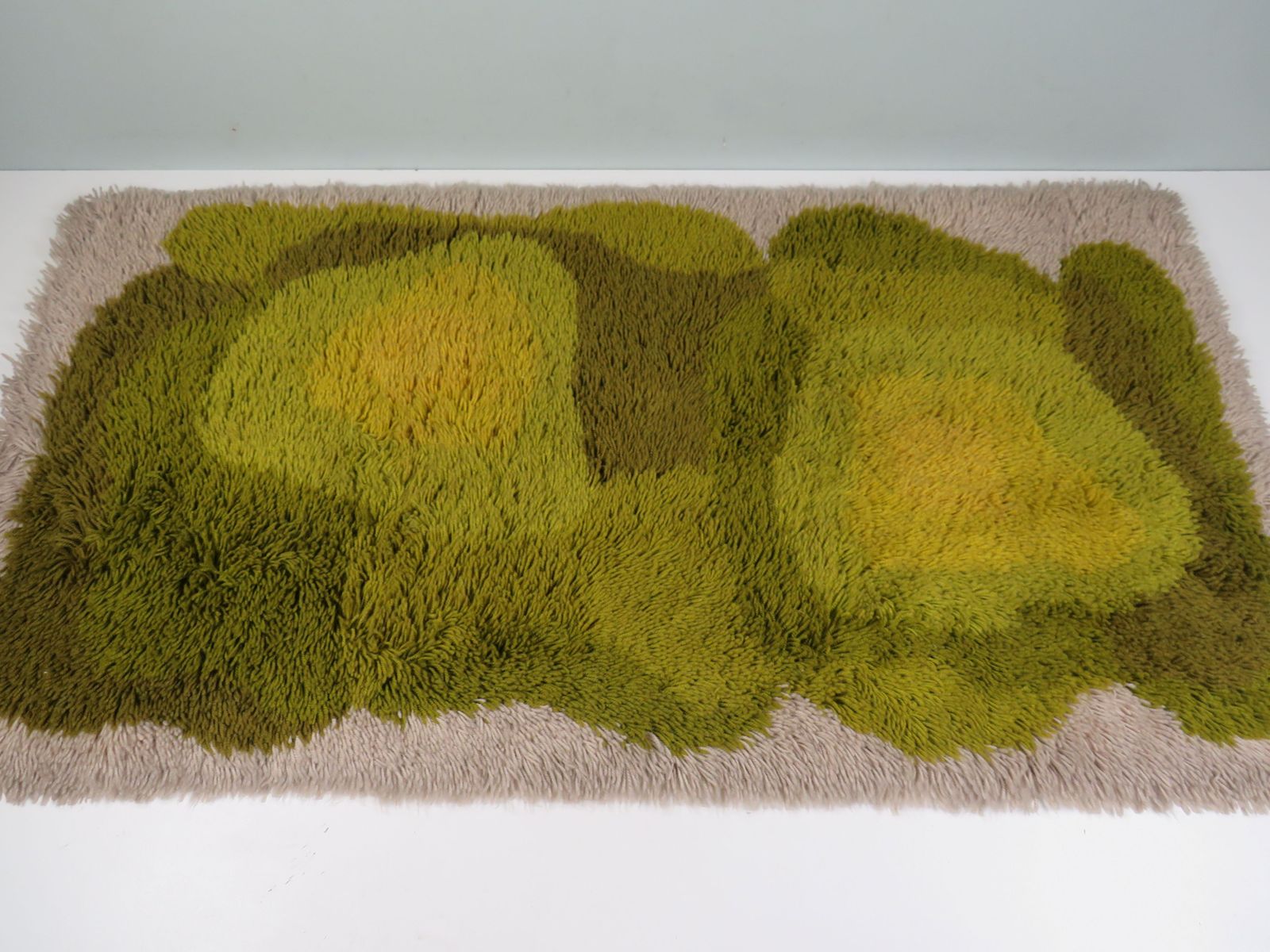 photo buy Pair Of Original 1970s Desso Shag Rugs – Dutch Design
