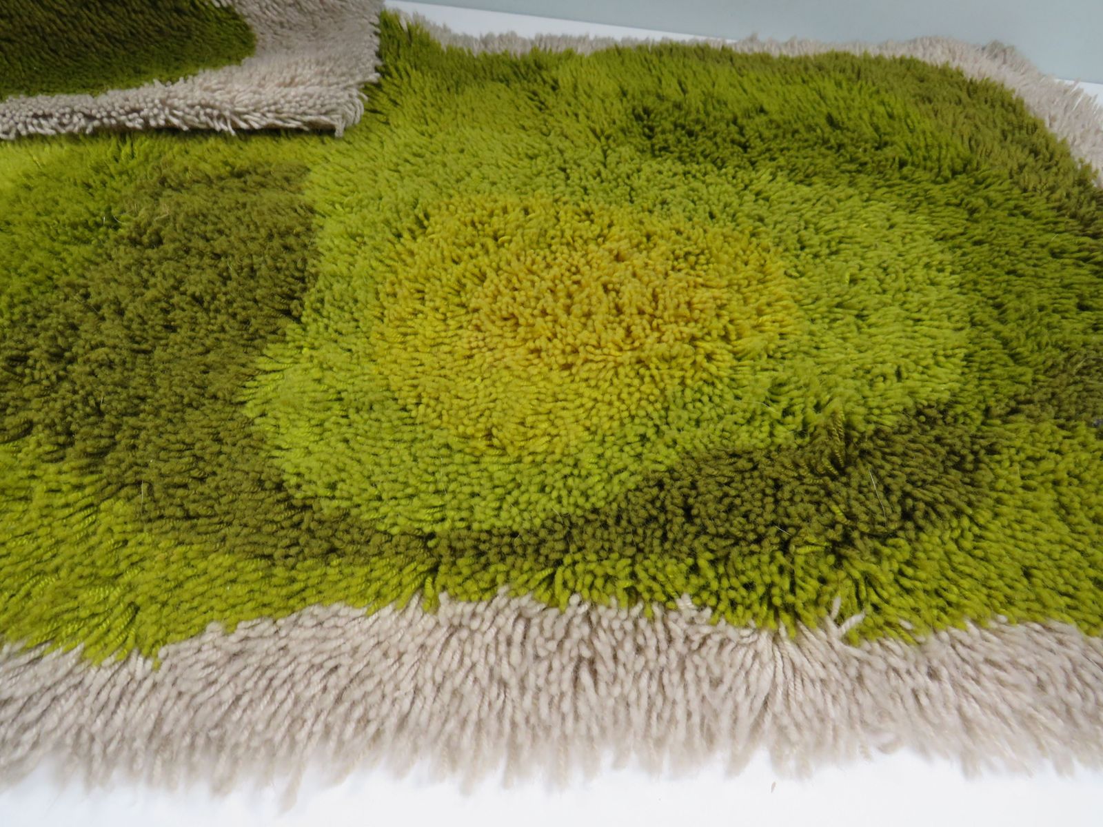 photo vinterior Pair Of Original 1970s Desso Shag Rugs – Dutch Design