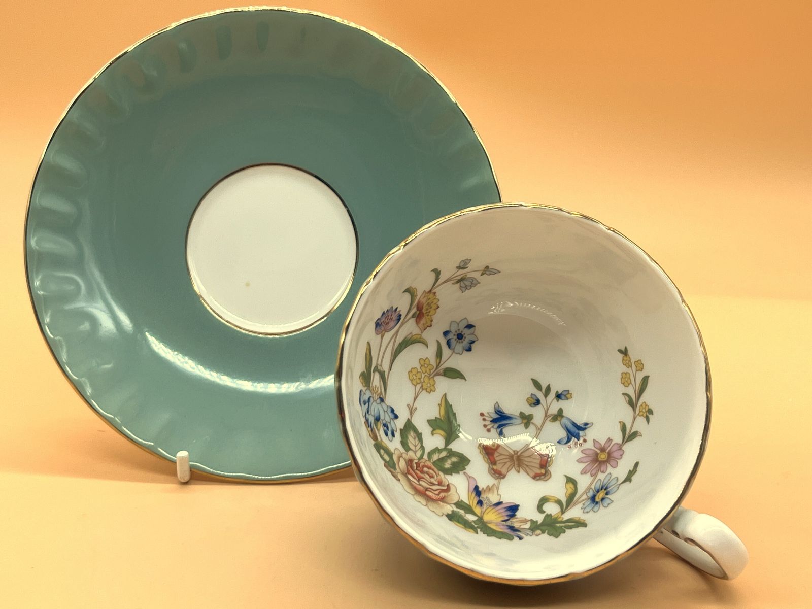 Aynsley China Oban Shape Cottage Garden Pale Green Cabinet Tea Cup & Saucer Duo. photo furniture