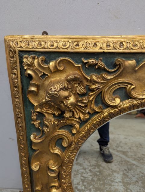 Large Renaissance Style Wall Mirror With A Gilded And Patinated Wooden Frame, Decorated With Winged Putti – Italian Or Spanish Work, 20th Century, In photo furniture