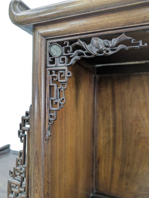 photo vinterior Indochinese Cabinet Inlaid With Mother Of Pearl, Silver And Copper