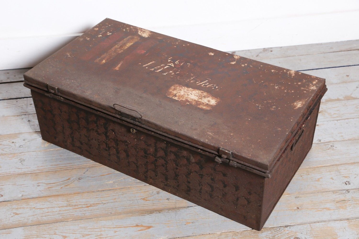 photo furniture Regulation Tôleware Trunk + H.M. Ship Letter – Royal Navy Naval History