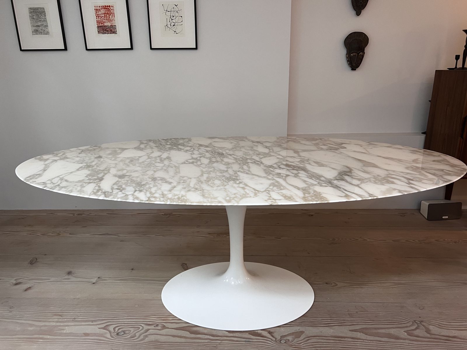Saarinen Oval Dining Pedestal Table By Knoll In Arabescato Marble 198 X 121 photo furniture