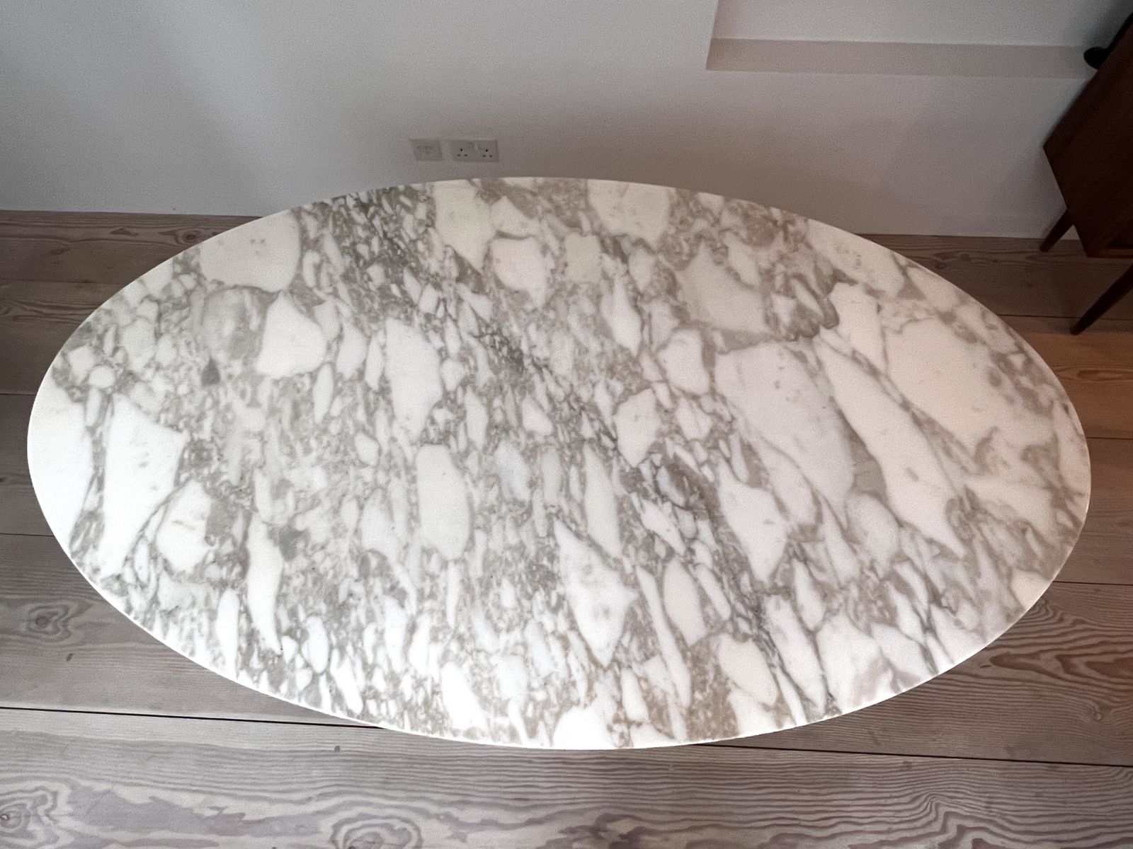 Saarinen Oval Dining Pedestal Table By Knoll In Arabescato Marble 198 X 121 photo Furniture