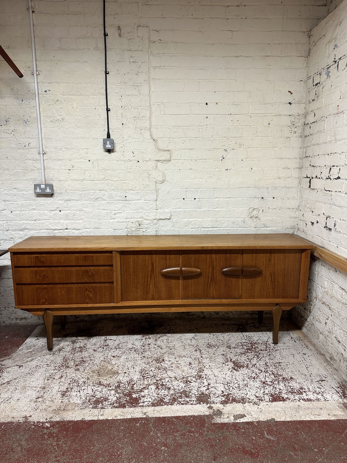 Outstanding Mid Century Large Jentique Quality Teak Sideboard Afromosa Handles
