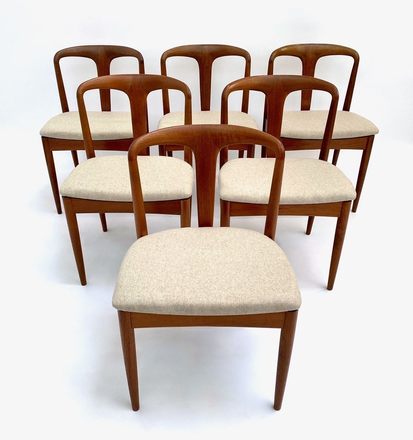 Danish Johannes Andersen Set Of 6 Model 'Juliane' Teak And Cream Wool Dining Chairs For Vamo Sønderborg Mid Century 1960s