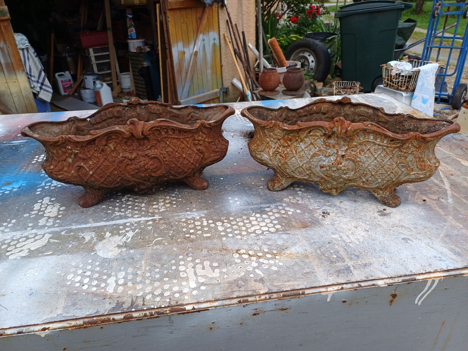 Pair Of 1900 Cast Iron Vases In Rocaille Style: Charleville   Mézières