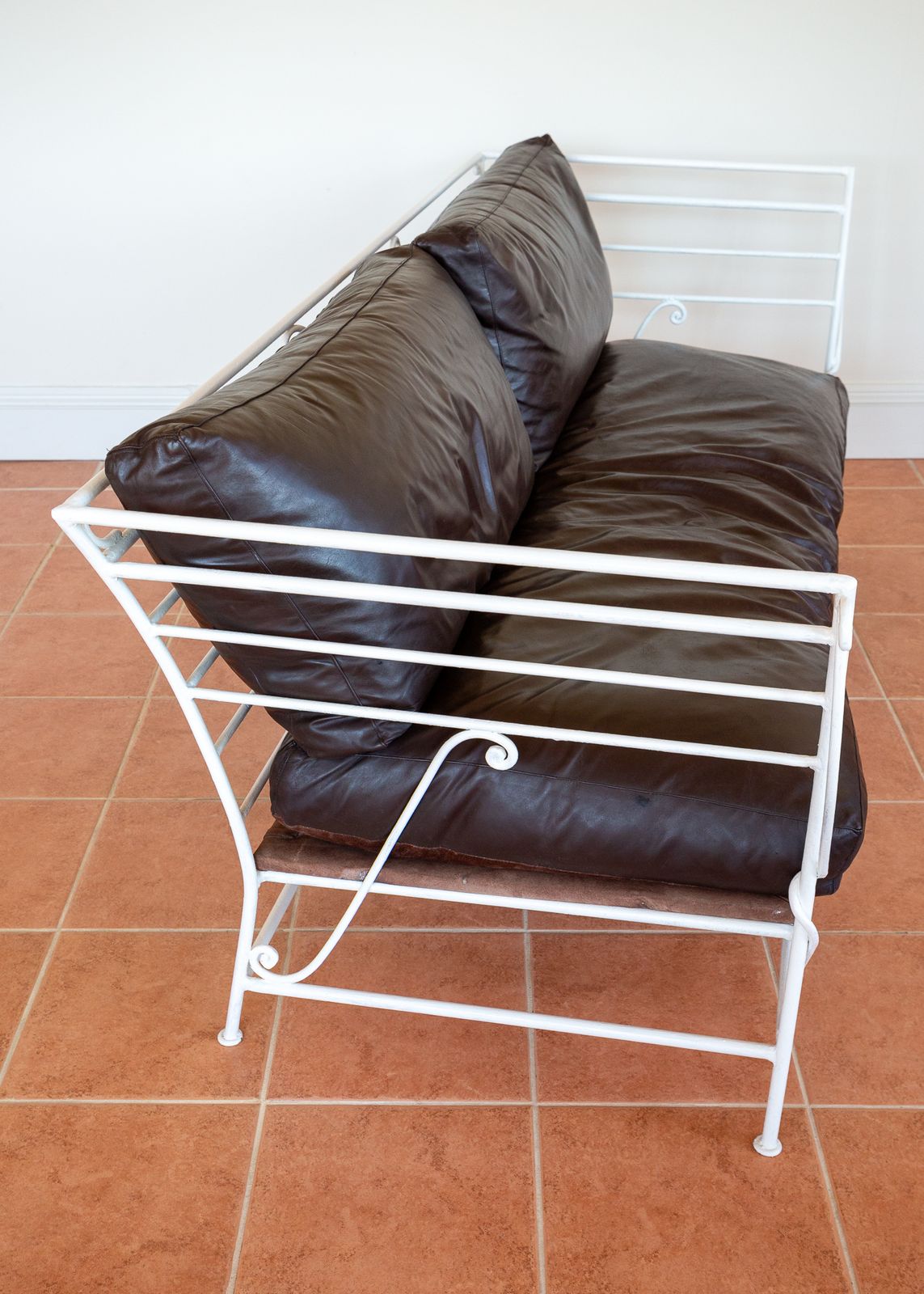 photo vinterior French Wrought Iron Sofa Leather Cushions 1950s Mid Century Settee Garden Conservatory Sof.A Vintage Garden Room Sof.A Patio