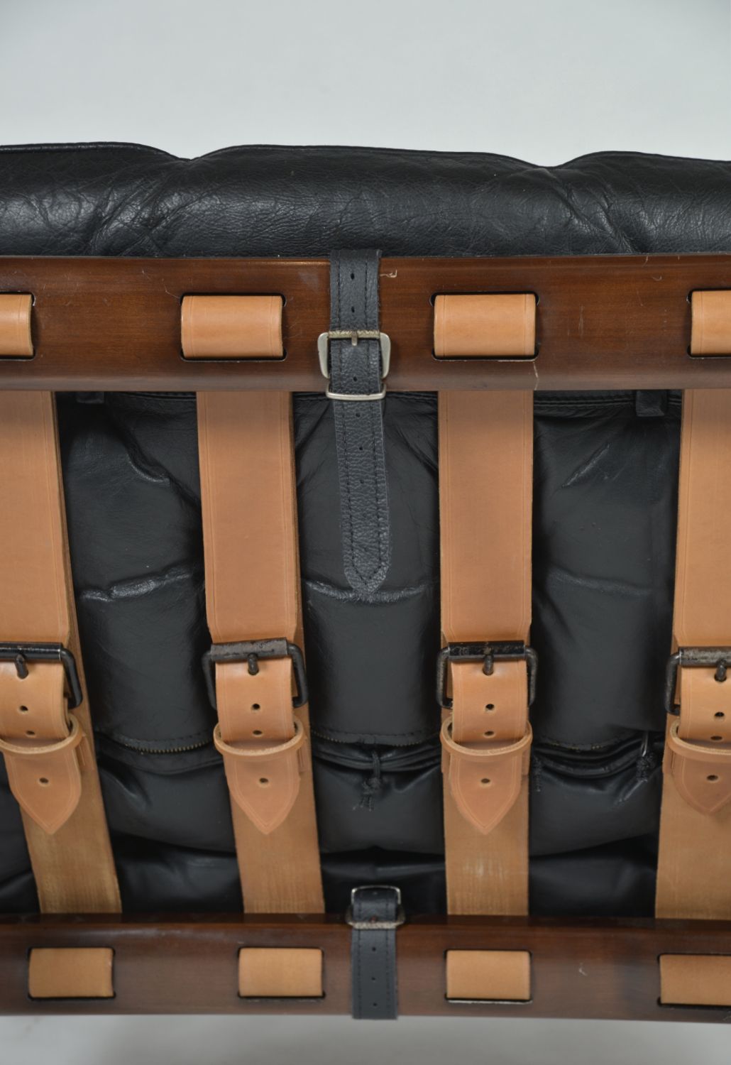 photo vinterior Midcentury Black Leather Samurai Arm Lounge Chair By Luciano Frigerio Italy 1971