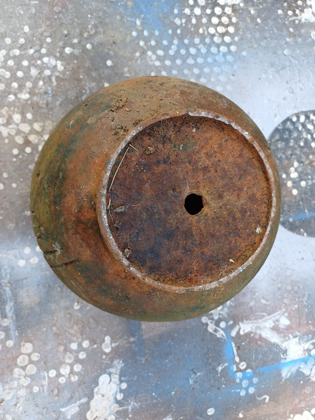 1 Round Cast Iron Vase 1900 In Art Deco Style: Charleville   Mézières photo vinterior