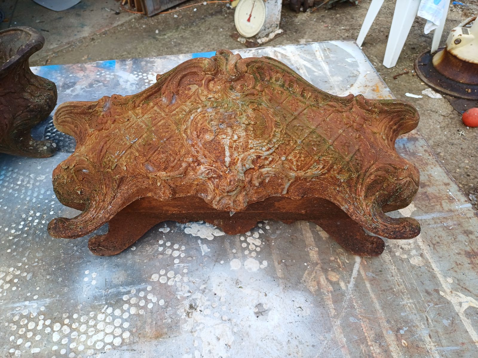 photo vinterior Pair Of 1900 Cast Iron Planters In Rocaille Style: Charleville   Mézières