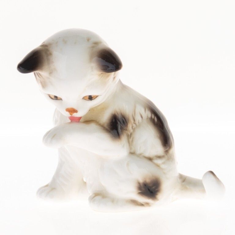 Danbury Mint Hand Painted Porcelain Ceramic Cat Figure