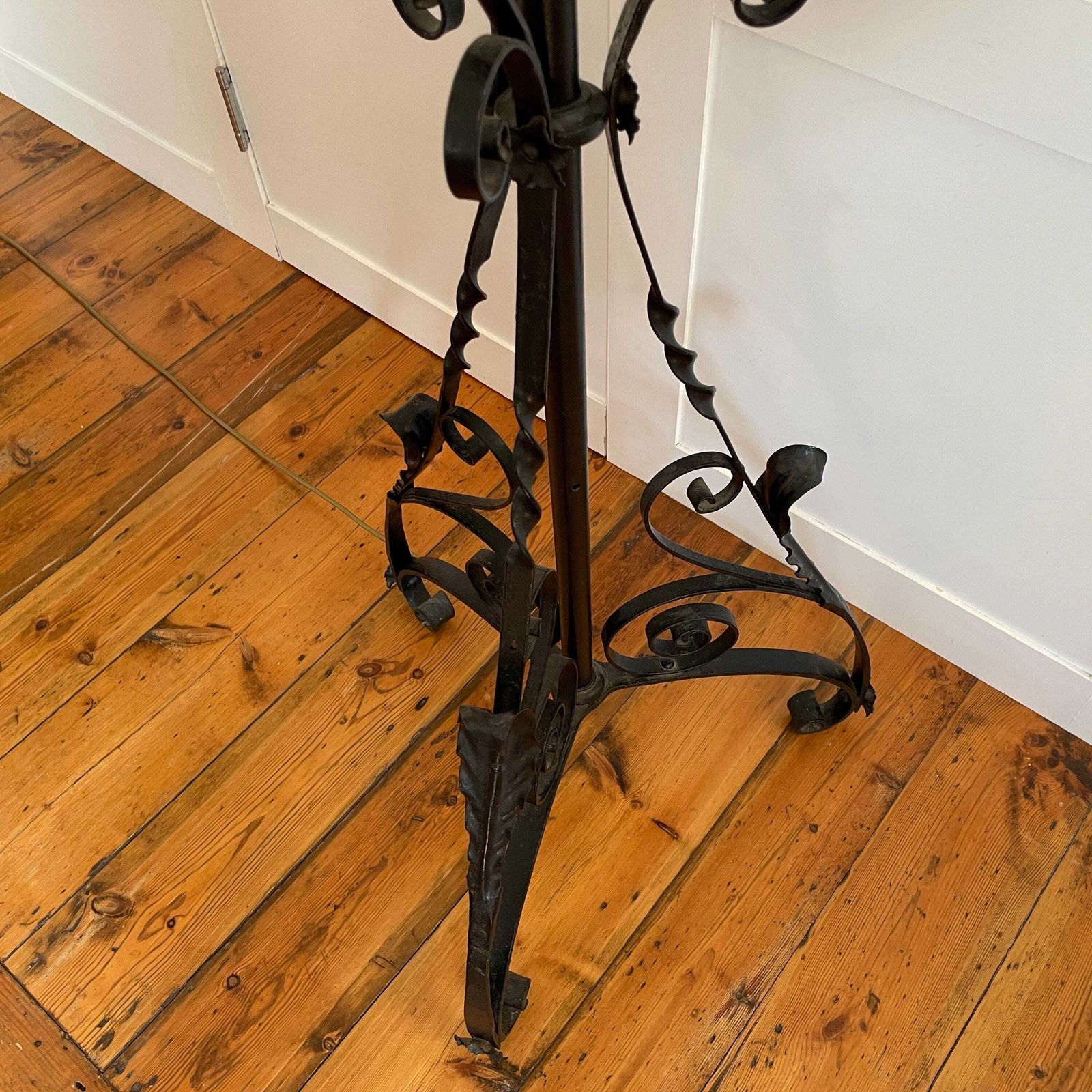 Antique Wrought Iron Freestanding Floor Lamp Black Ornate Vintage Shade 3 Legs Tall Large Floral Plant & Twisted Shapes Heavy photo vinterior