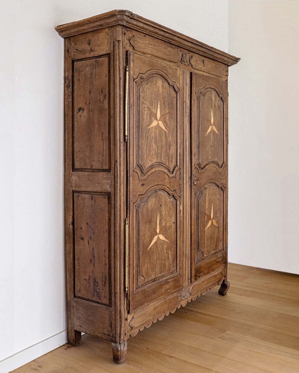 photo vinterior Antique French Louis XV Style Armoire With Star Shaped Inlays