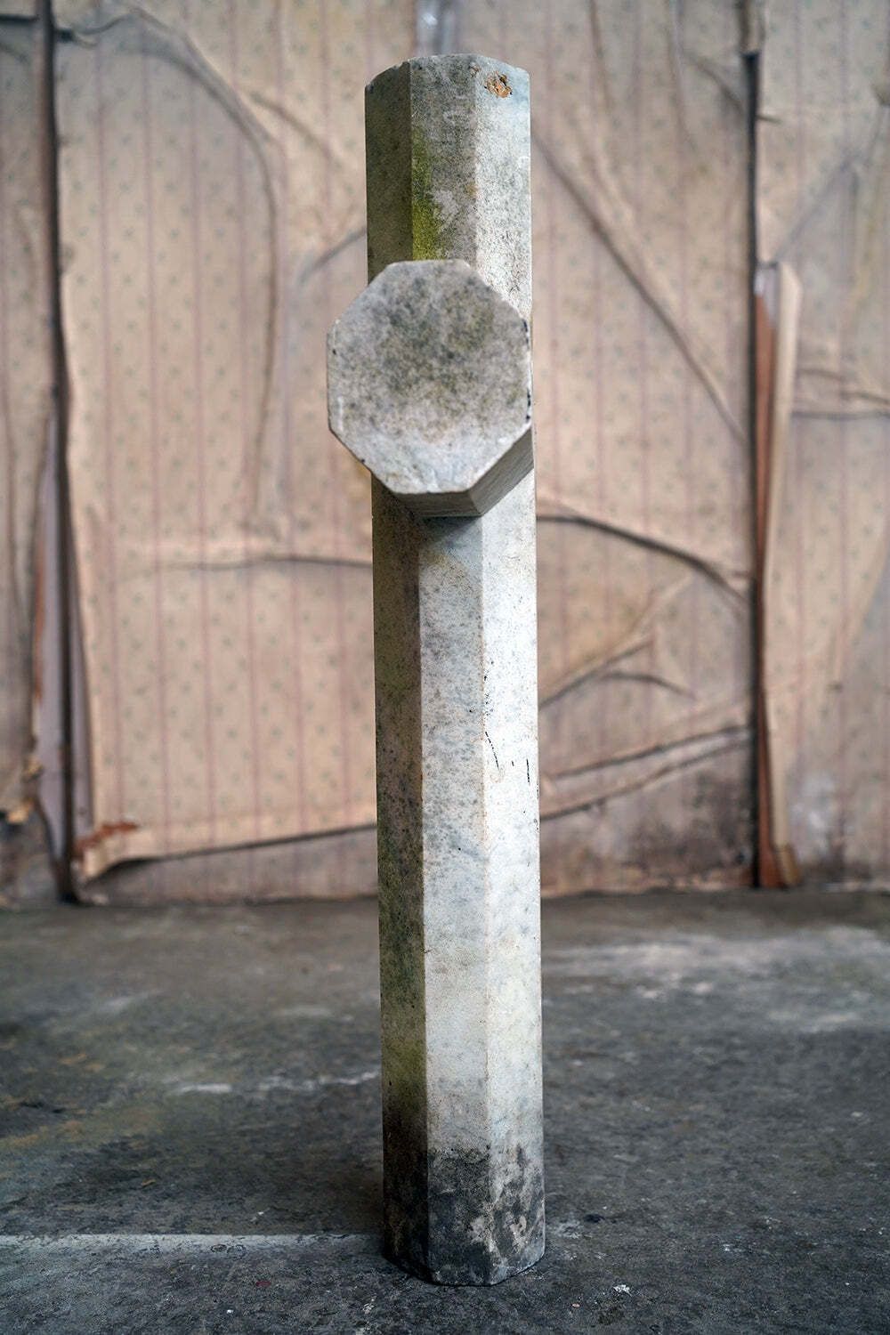 1100.0 An Early 20thc Carved White Marble Gravestone In The Form Of A Latin Cross photo