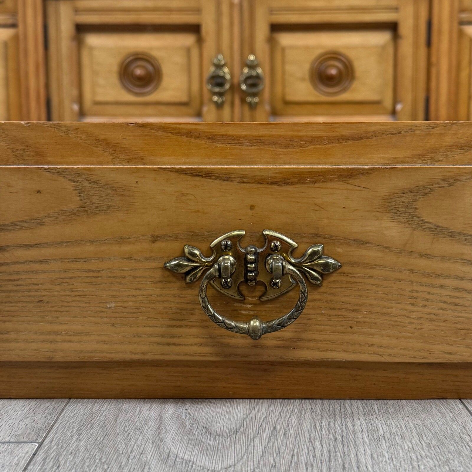 685.0 Antique 19th Century Fine Quality Dressing Chest In Oak photo