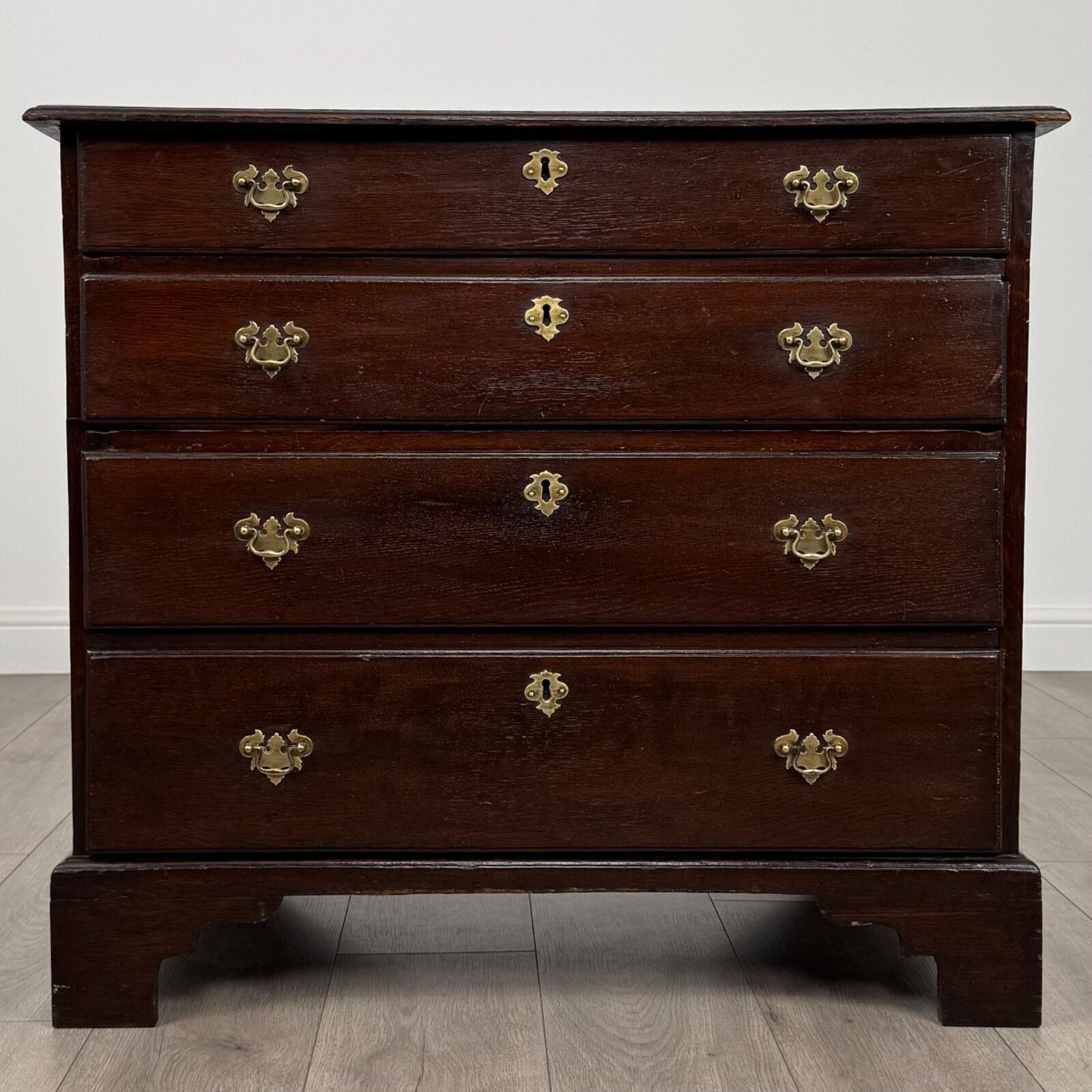 Antique 18th Century Fine Quality Chest Of Drawers In Oak
