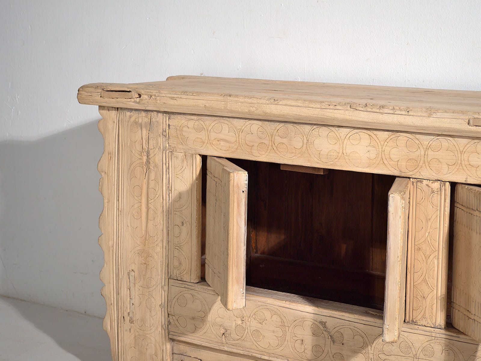 photo vintage Antique Ethnic Tv Cabinet (C.1850) #55