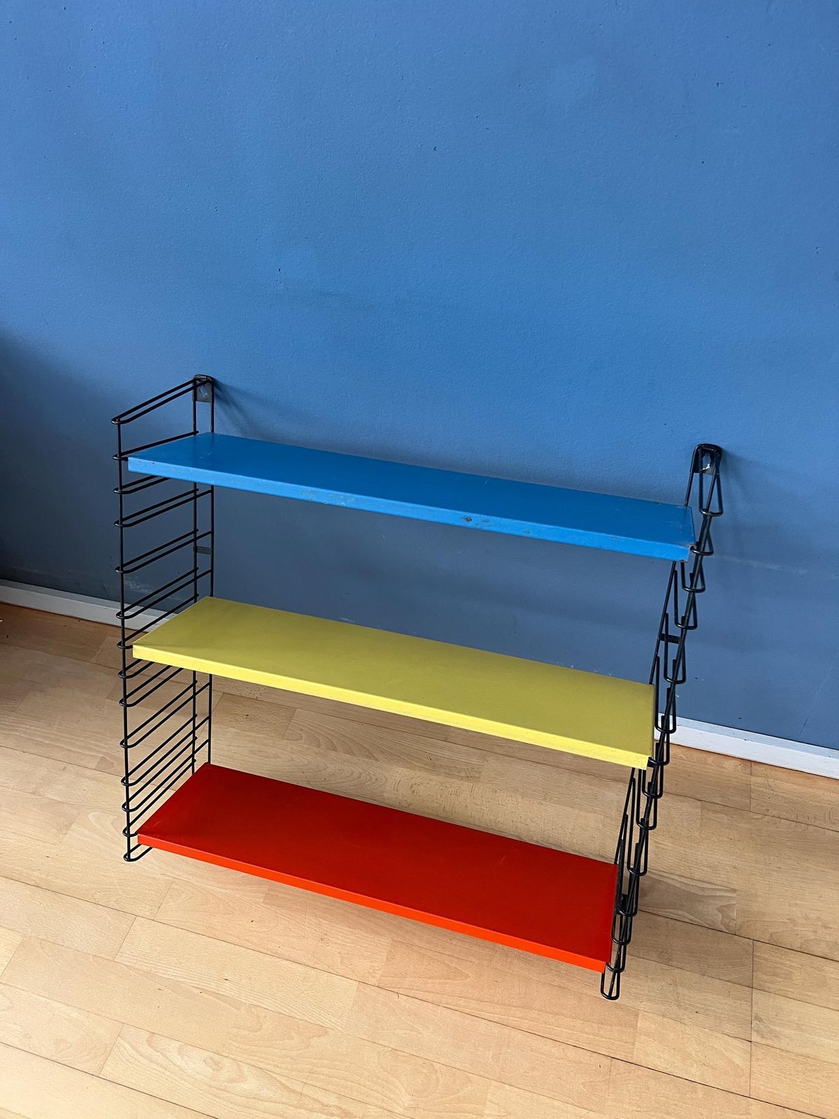 Vintage Tomado Modulair Wandsysteem | Planken | Rek | Blauw, Geel En Rood photo buy