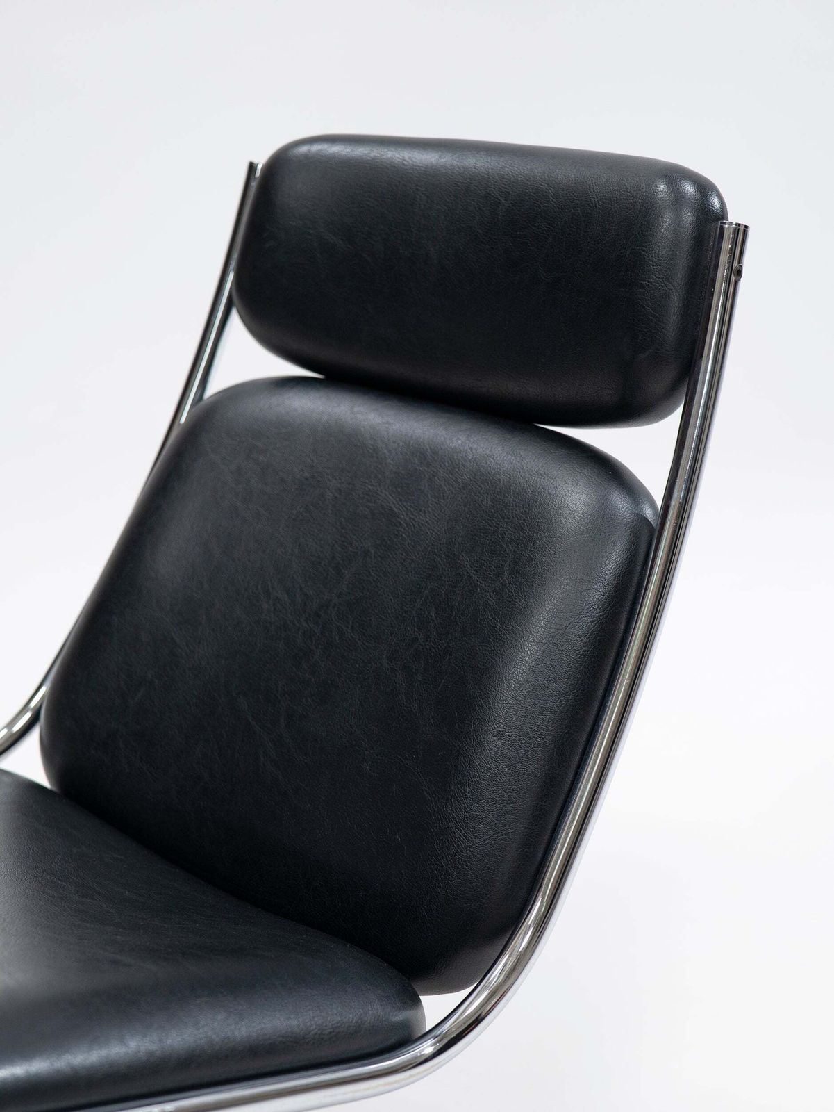 photo furniture Pair Of Cantilever Leather Chairs By Mauser Werke Waldeck, West Germany, 1950s