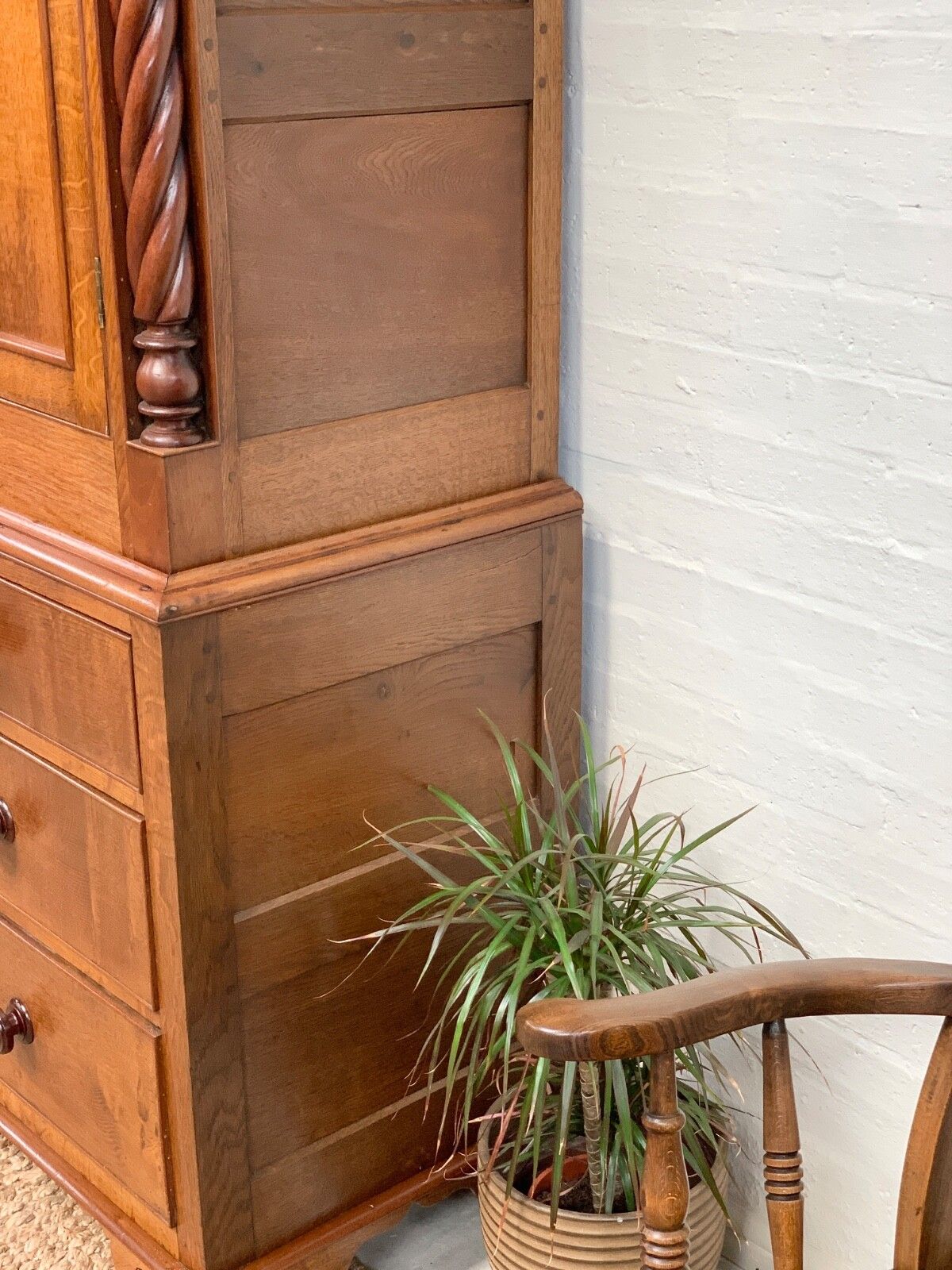 Oak Linen Press/Housekeeping Cupboard photo 1950.0
