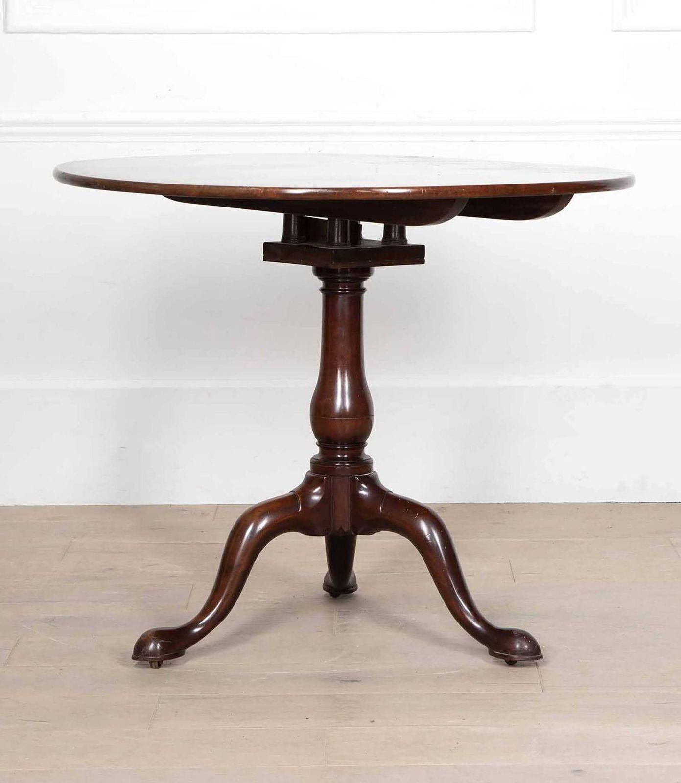 Late 18th Century Georgian Mahogany Tripod Table photo for sale