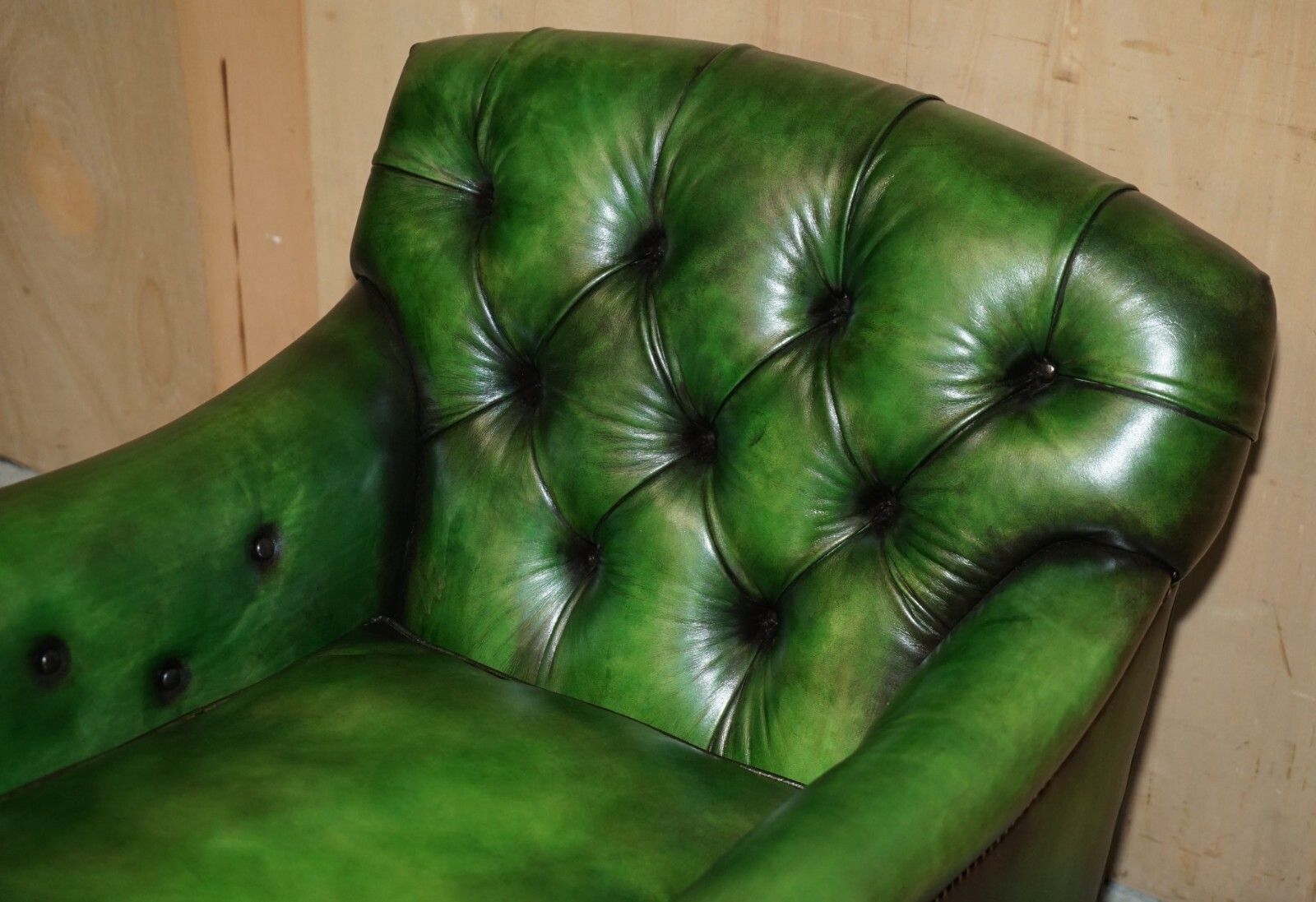 Pair Of Antique Howard & Son's Bridgewater Chesterfield Green Leather Armchairs photo Furniture