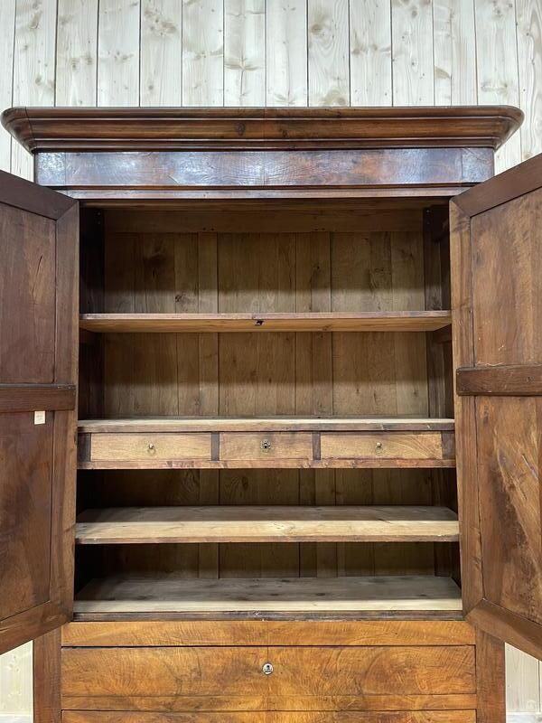 Armoire époque Louis Philippe En Noyer Et Placage photo 1320.0