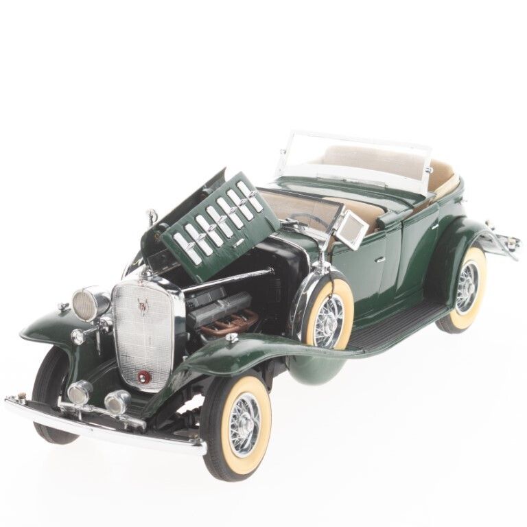 1:24 Scale 1932 Green Cadillac V 16 Sport Phaeton Diecast Danbury Mint Model Vehicle
