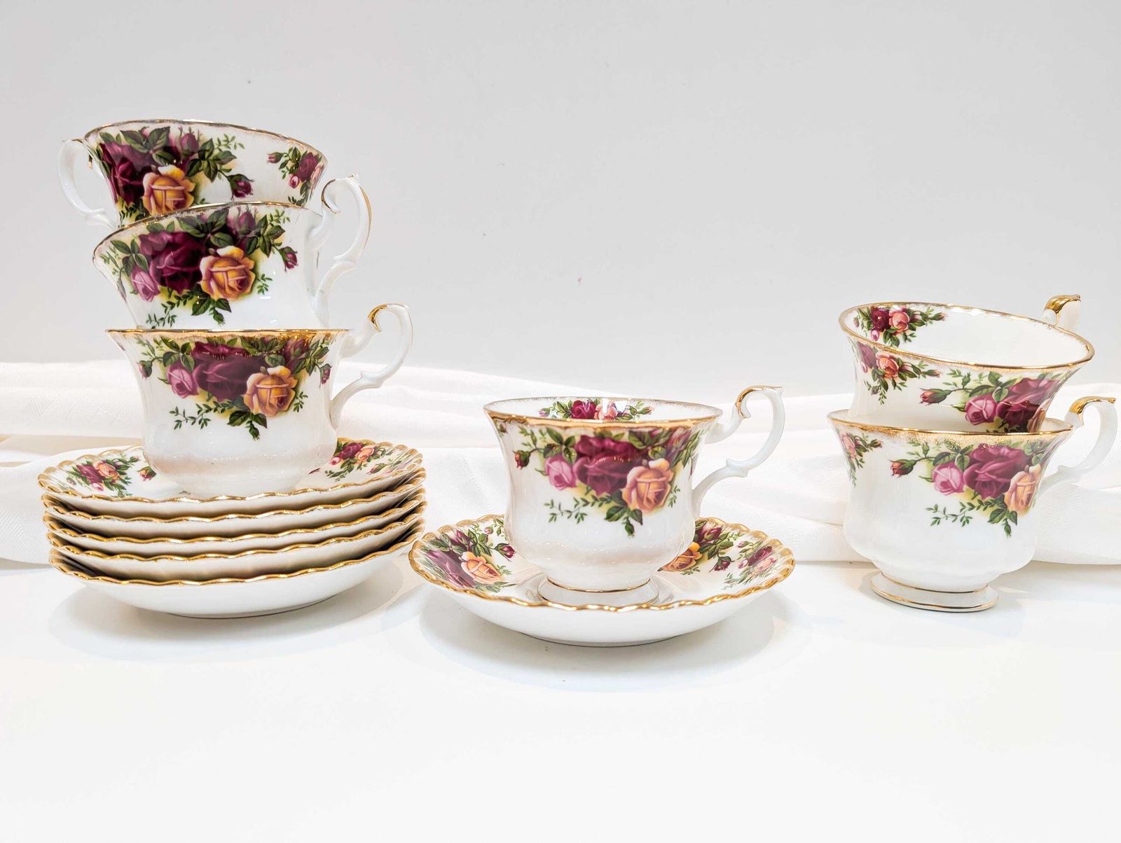 First Edition, 1st Quality Royal Albert Old Country Rose Teacup And Saucer Set Of 6. Made In England 1960s In Perfect Condition.