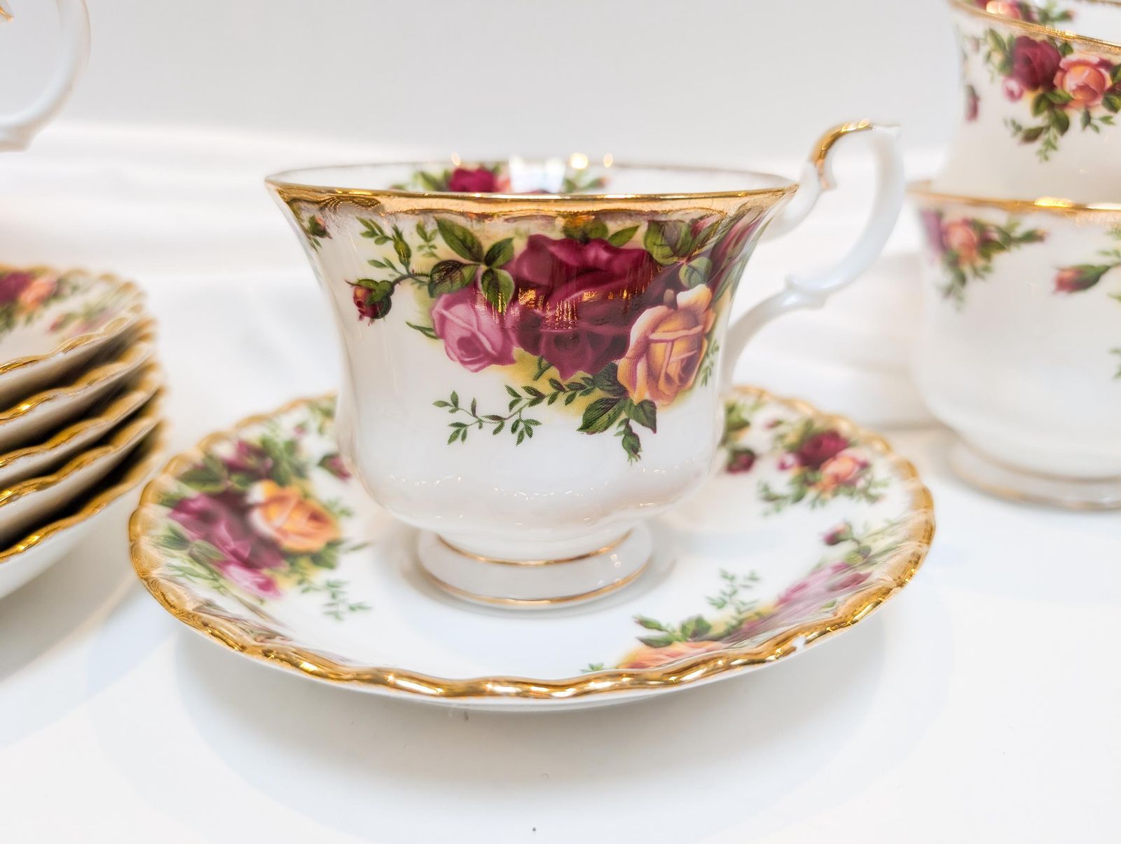 First Edition, 1st Quality Royal Albert Old Country Rose Teacup And Saucer Set Of 6. Made In England 1960s In Perfect Condition. photo for sale