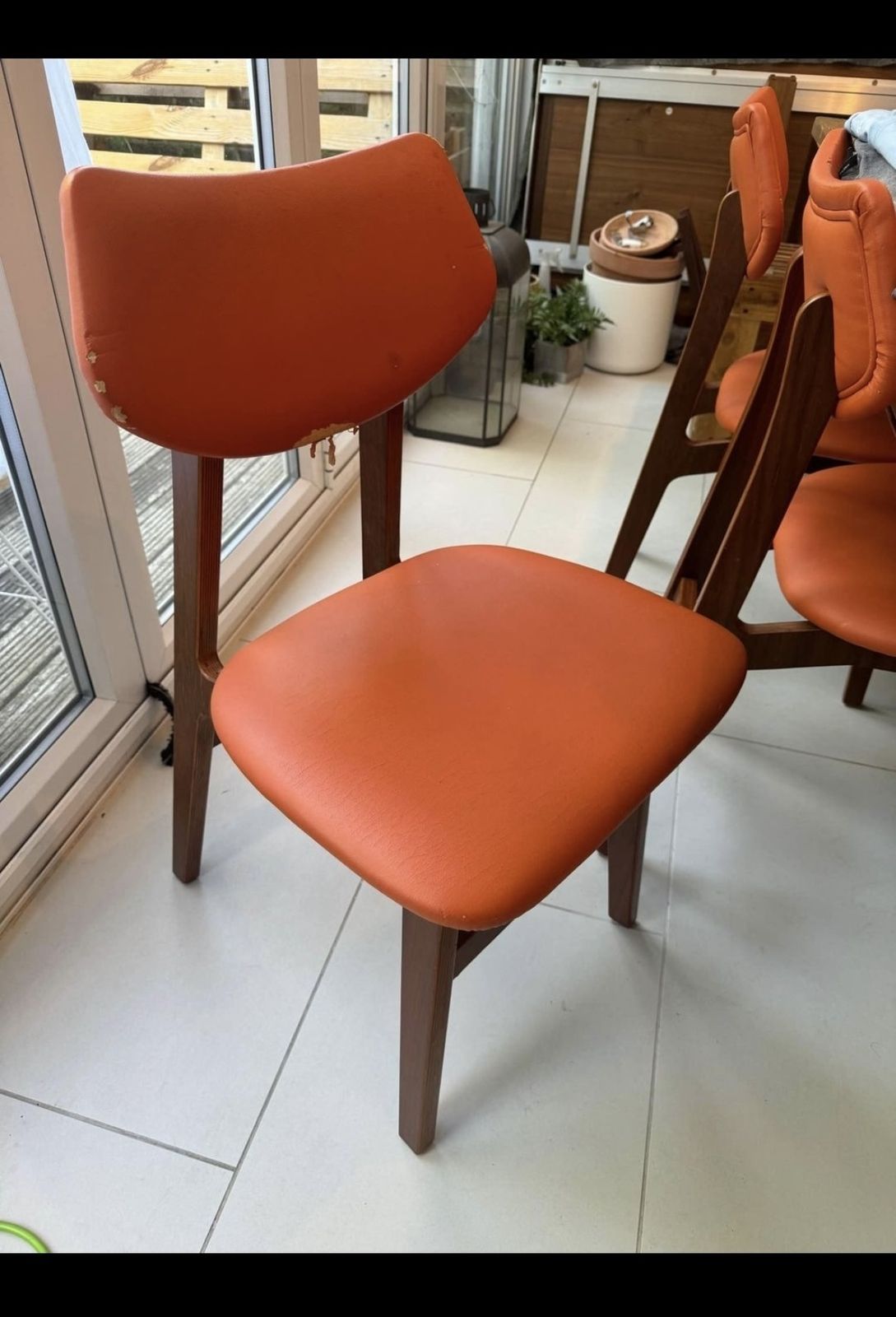 Extendable Dark Wood Table And Matching Dark Wood/Orange Chairs X6 photo 600.0