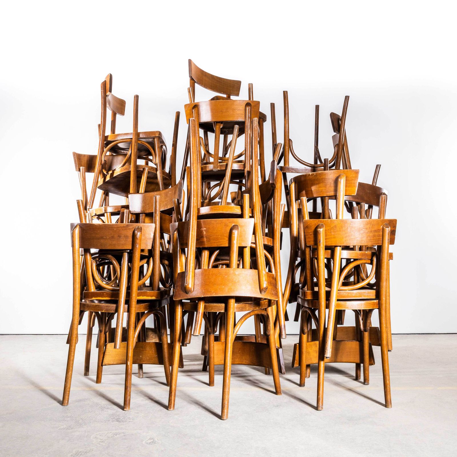photo furniture 1950’s Honey Colour Baumann Single Bar Bentwood Dining Chairs – Set Of Six