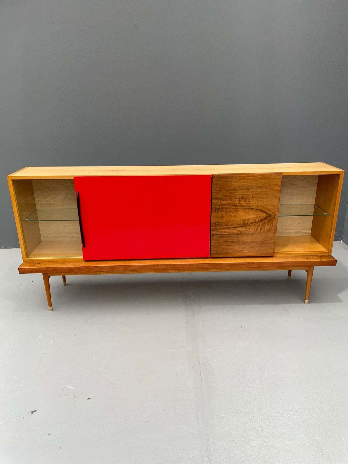 Vintage Mid Century Lang Dressoir, Tsjecho Slowakije, Jaren 1970 photo furniture